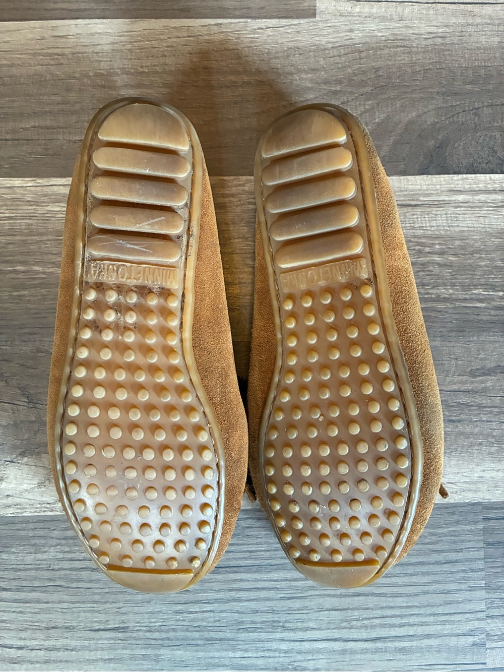 Minnetonka Brown Suede Kilty Studded Peace Sign Fringe Moccasin SZ 7 - Picture 10 of 13